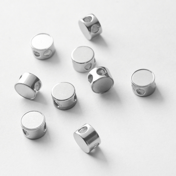 Zapięcie z silikonem okrągłe ze stali chirurgicznej w kolorze srebrnym 8mm