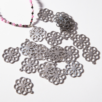 Zawieszka ze stali chirurgicznej atom w kolorze srebrnym 19,7mm