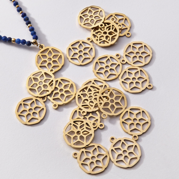 Zawieszka pozłacana ze stali chirurgicznej kwiatek w kółku 15mm