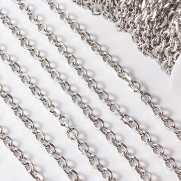 Łańcuch ze stali chirurgicznej owal fasetowany w kolorze srebrnym 11x7mm