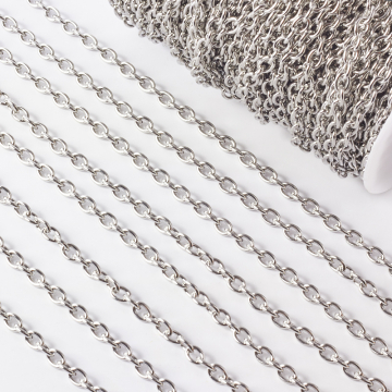 Łańcuch ze stali chirurgicznej owal gładki w kolorze srebrnym 8x6mm