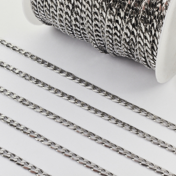 Łańcuszek ze stali chirurgicznej pancerka płaska fasetowana w kolorze srebrnym 7x4mm
