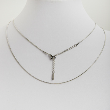 Łańcuszek ze stali chirurgicznej żmijka w kolorze srebrnym 45cm