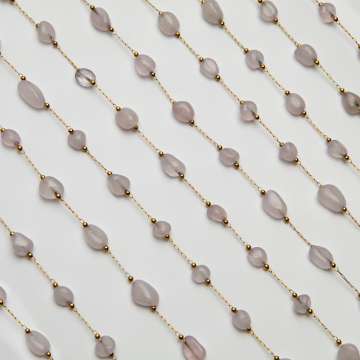 Łańcuch z różowym kryształem górskim ze stali chirurgicznej w kolorze złotym 13x4mm