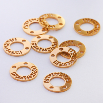 Mini zawieszka ze stali chirurgicznej celebrytka kółko wycinane w kolorze złotym 9,8mm