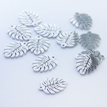 Mini zawieszka ze stali chirurgicznej liść monstery w kolorze srebrnym 10mm