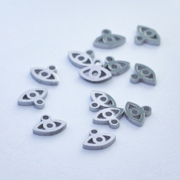 Mini zawieszka ze stali chirurgicznej oczko w kolorze srebrnym 3,5mm