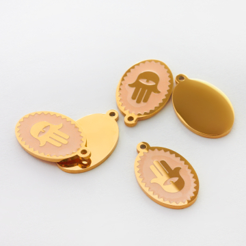 Zawieszka emaliowana owal ze stali chirurgicznej w kolorze złotym ręka fatimy brzoskwiniowa 17,7mm