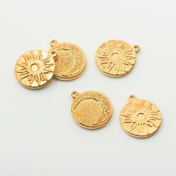 Zawieszka dwustronna księżyc i słońce ze stali chirurgicznej w kolorze złotym 15mm