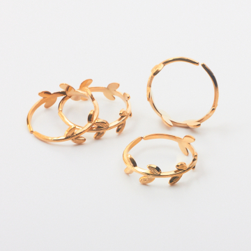 Pierścionek ze stali chirurgicznej regulowany laury w kolorze złotym 19,5mm