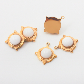 Zawieszka ze stali chirurgicznej z białym jadeitem w kolorze złotym 16mm