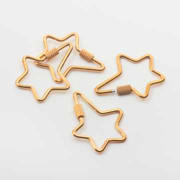 Zapięcie ze stali chirurgicznej gwiazdka w kolorze złotym 36x29,5mm