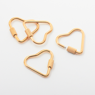 Zapięcie ze stali chirurgicznej serce w kolorze złotym 23x24mm