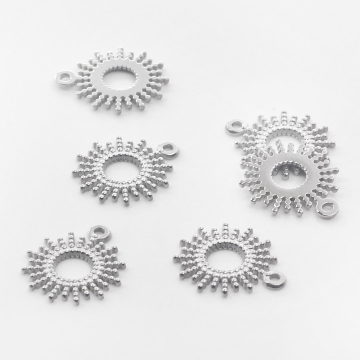 Zawieszka ze stali chirurgicznej słoneczko z promieniami 17,5mm