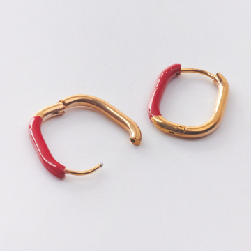 Kolczyki ze stali chirurgicznej z czerwoną emalią w kolorze złotym 20,5x16,5mm