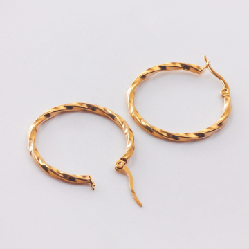 Kolczyki koła skręcane ze stali chirurgicznej w kolorze złotym 30mm