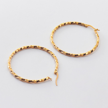 Kolczyki koła skręcane ze stali chirurgicznej w kolorze złotym 45mm