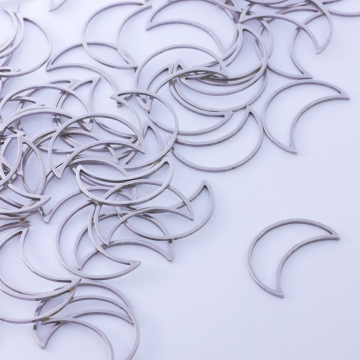 Baza geometryczna ze stali chirurgicznej księżyc w kolorze srebrnym 21x14,5mm