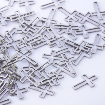 Baza geometryczna ze stali chirurgicznej krzyż w kolorze srebrnym 16x10mm