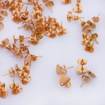 Sztyfty do kolczyków serca ze stali chirurgicznej w kolorze złotym 8mm