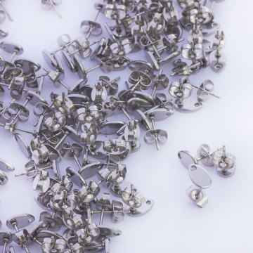 Sztyfty do kolczyków łezki ze stali chirurgicznej w kolorze srebrnym 5x8mm