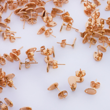 Sztyfty do kolczyków łezki ze stali chirurgicznej w kolorze złotym 5x8mm