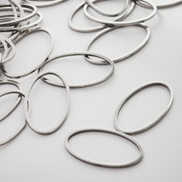 Baza geometryczna ze stali chirurgicznej owal w kolorze srebrnym 18x25mm