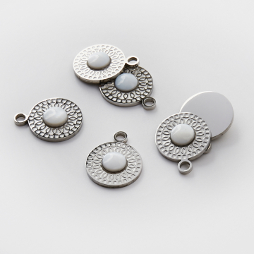 Zawieszka ze stali chirurgicznej kółko z masą perłową w kolorze srebrnym 19mm