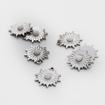 Zawieszka ze stali chirurgicznej słoneczko kamieniem księżycowym w kolorze srebrnym 17mm