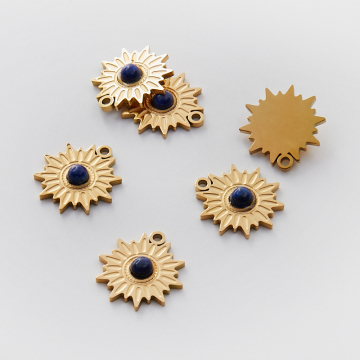 Zawieszka ze stali chirurgicznej słoneczko lapis lazuli w kolorze złotym 17mm PVD