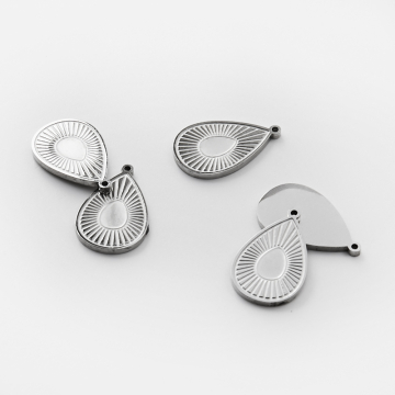 Zawieszka ze stali chirurgicznej grawerowana łezka w kolorze srebrnym 20mm