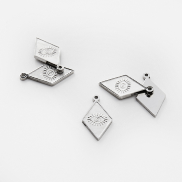 Zawieszka ze stali chirurgicznej grawerowana romb z okiem proroka w kolorze srebrnym 16mm