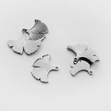 Zawieszka ze stali chirurgicznej grawerowana liść miłorzębu w kolorze srebrnym 13mm