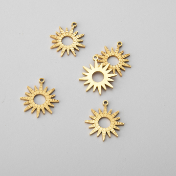Zawieszka ze stali chirurgicznej grawerowana słoneczko wycięte w kolorze złotym 16,5mm PVD