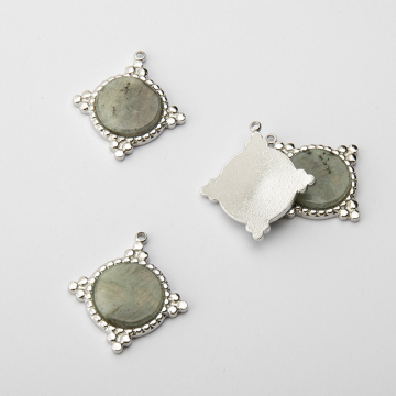 Zawieszka ze stali chirurgicznej kółko z labradorytem w kolorze srebrnym 25mm