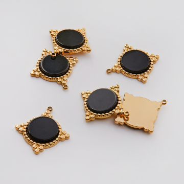 Zawieszka ze stali chirurgicznej kółko z onyksem w kolorze złotym 25mm PVD