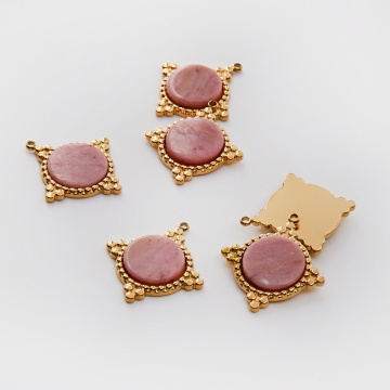 Zawieszka ze stali chirurgicznej kółko z rodonitem w kolorze złotym 25mm PVD