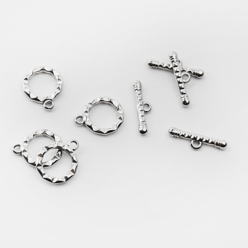 Zapięcie toggle ze stali chirurgicznej nacinane w kolorze srebrnym