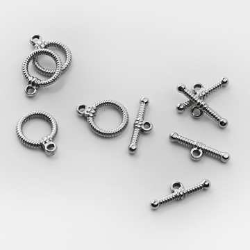 Zapięcie toggle ze stali chirurgicznej w prążki w kolorze srebrnym 12mm