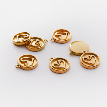 Zawieszka ze stali chirurgicznej kółko z serduszkiem w kolorze złotym 14mm PVD