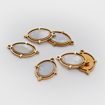 Zawieszka ze stali chirurgicznej owal z masą perłową w kolorze złotym 16mm PVD