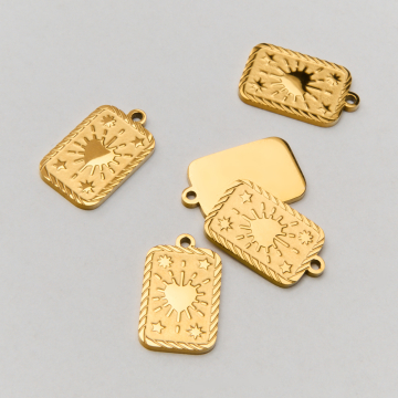 Zawieszka ze stali chirurgicznej prostokąt z sercem w kolorze złotym 17mm PVD