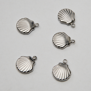 Zawieszka ze stali chirurgicznej muszelka w kolorze srebrnym 12,5mm