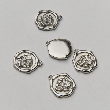 Zawieszka ze stali chirurgicznej róża w kolorze srebrnym  14mm