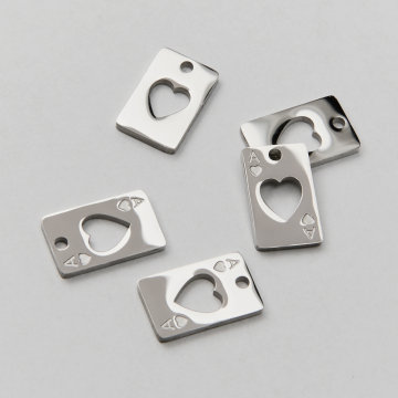 Zawieszka ze stali chirurgicznej karta AS kier w kolorze srebrnym 14mm