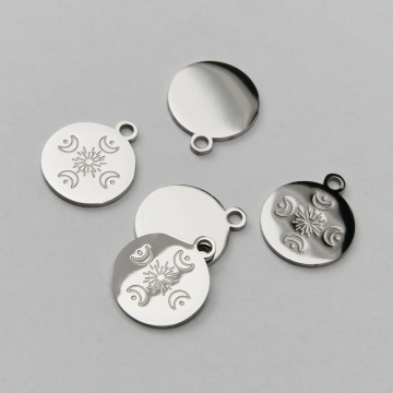 Zawieszka ze stali chirurgicznej kółko z grawerem w stylu boho w kolorze srebrnym 15mm