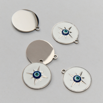 Emaliowana zawieszka ze stali chirurgicznej róża wiatrów w stylu greckim z okiem proroka w kolorze srebrnym 18mm