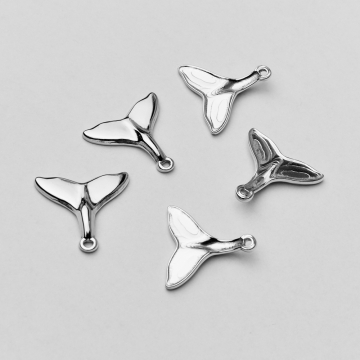 Zawieszka ze stali chirurgicznej płetwa wieloryba w kolorze srebrnym 18mm