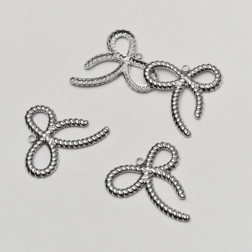 Zawieszka ze stali chirurgicznej kokardka ze sznurka w kolorze srebrnym 29mm