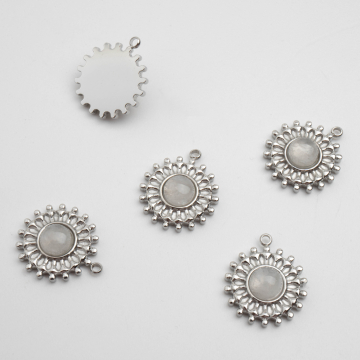 Zawieszka ze stali chirurgicznej słoneczko z kamieniem słonecznym w kolorze srebrnym17,5mm